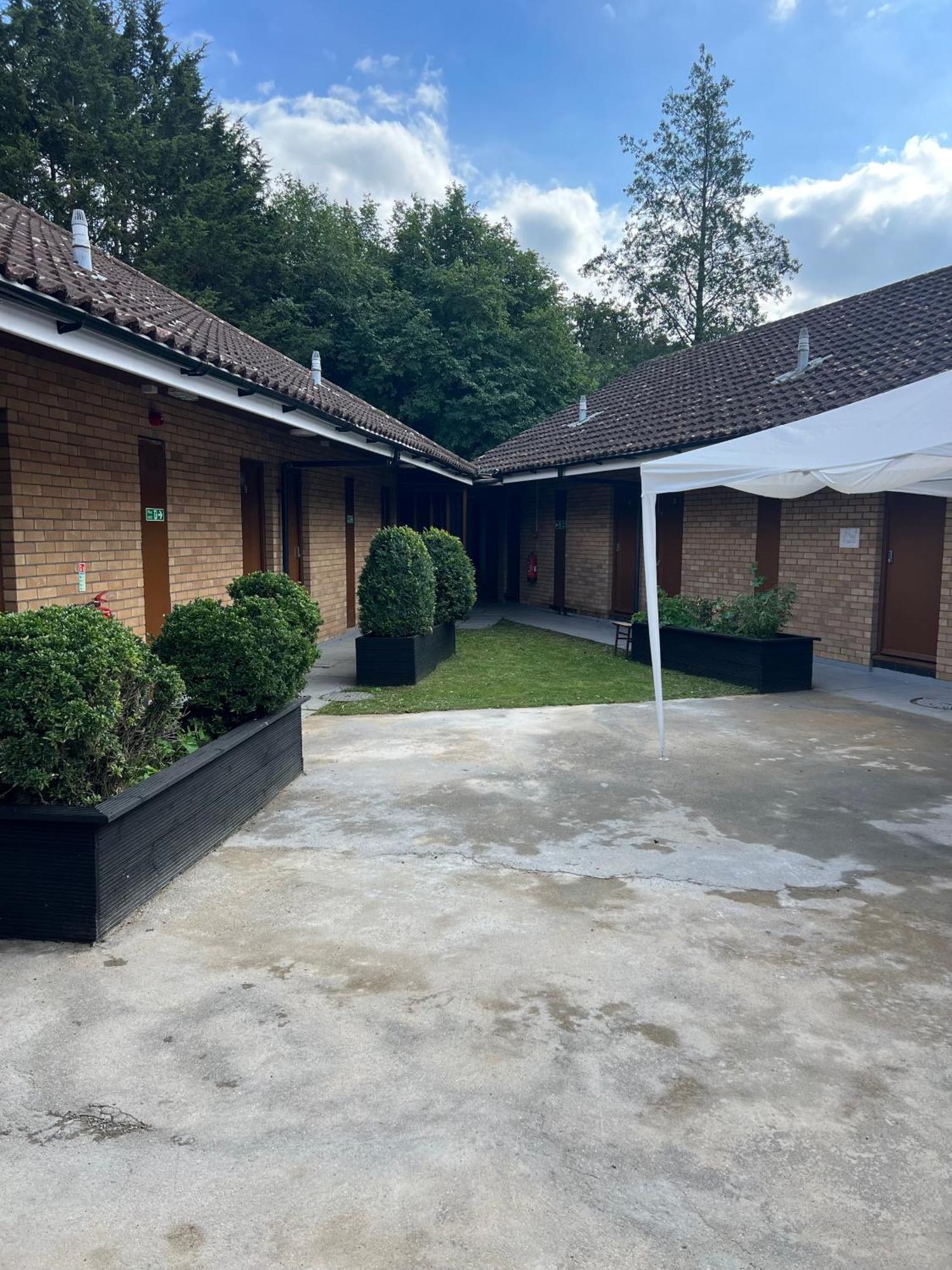 Papworth Everard Oyo Stay Inn Express, Cambridge מראה חיצוני תמונה