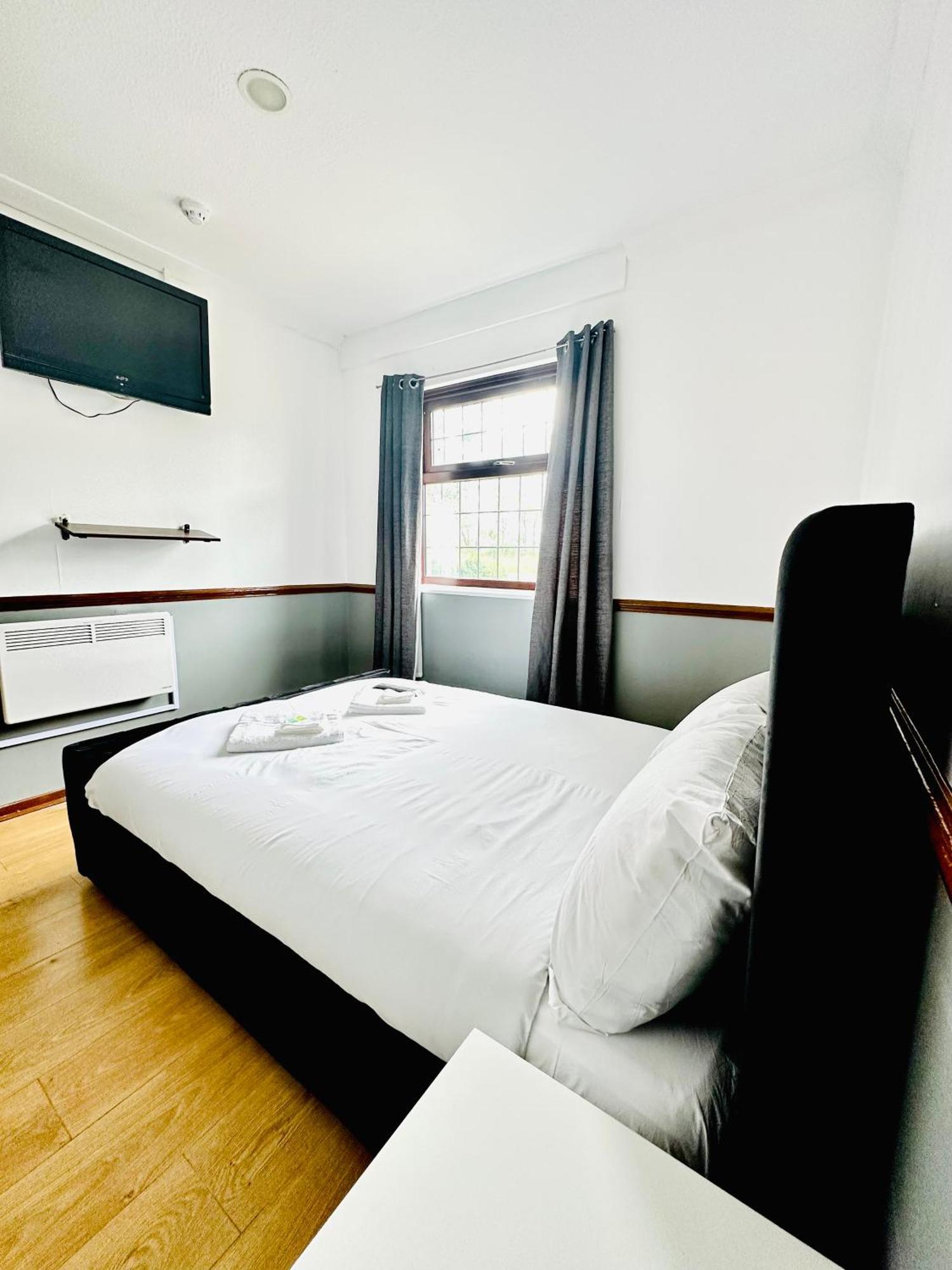 Papworth Everard Oyo Stay Inn Express, Cambridge מראה חיצוני תמונה
