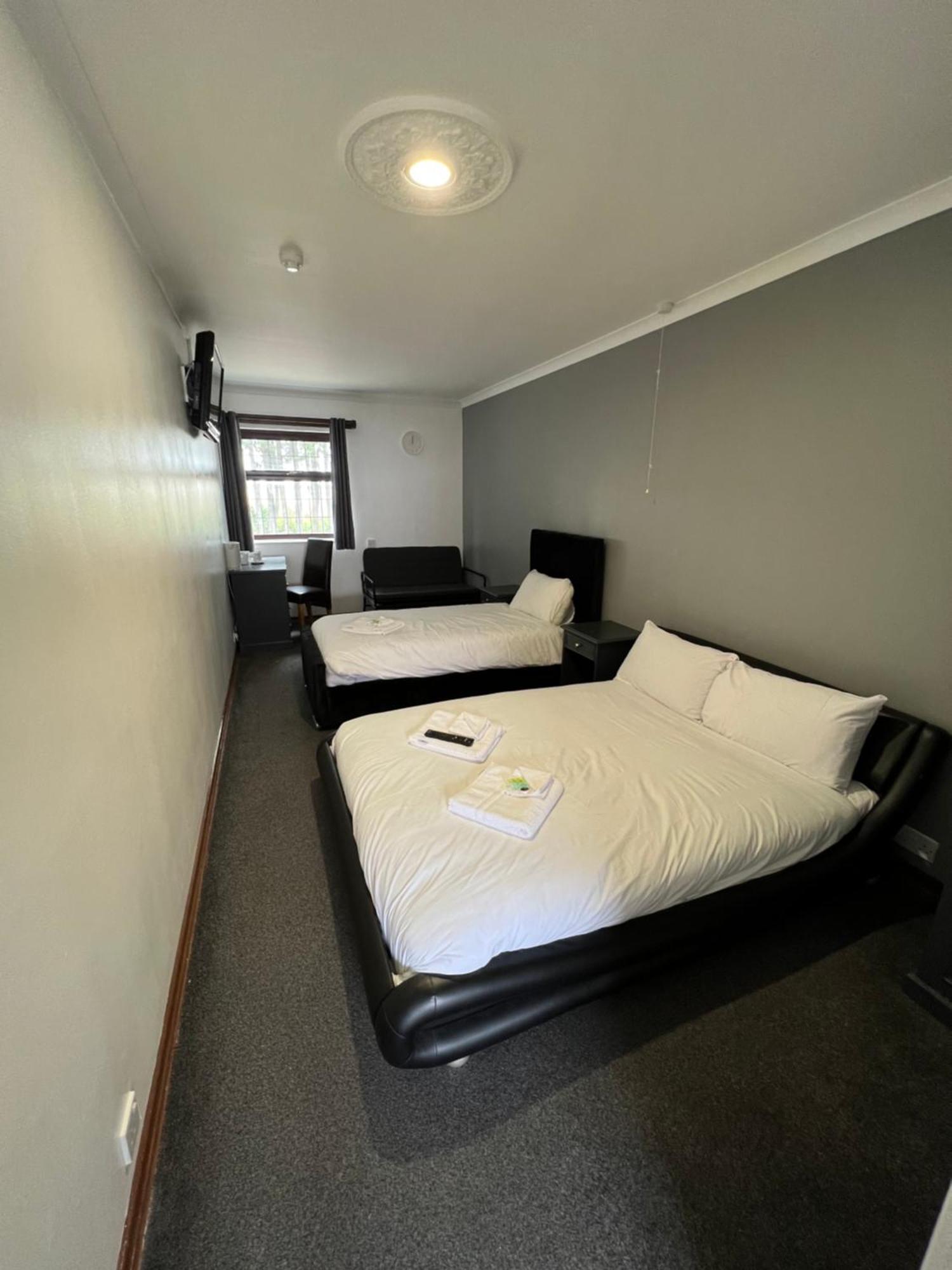 Papworth Everard Oyo Stay Inn Express, Cambridge מראה חיצוני תמונה