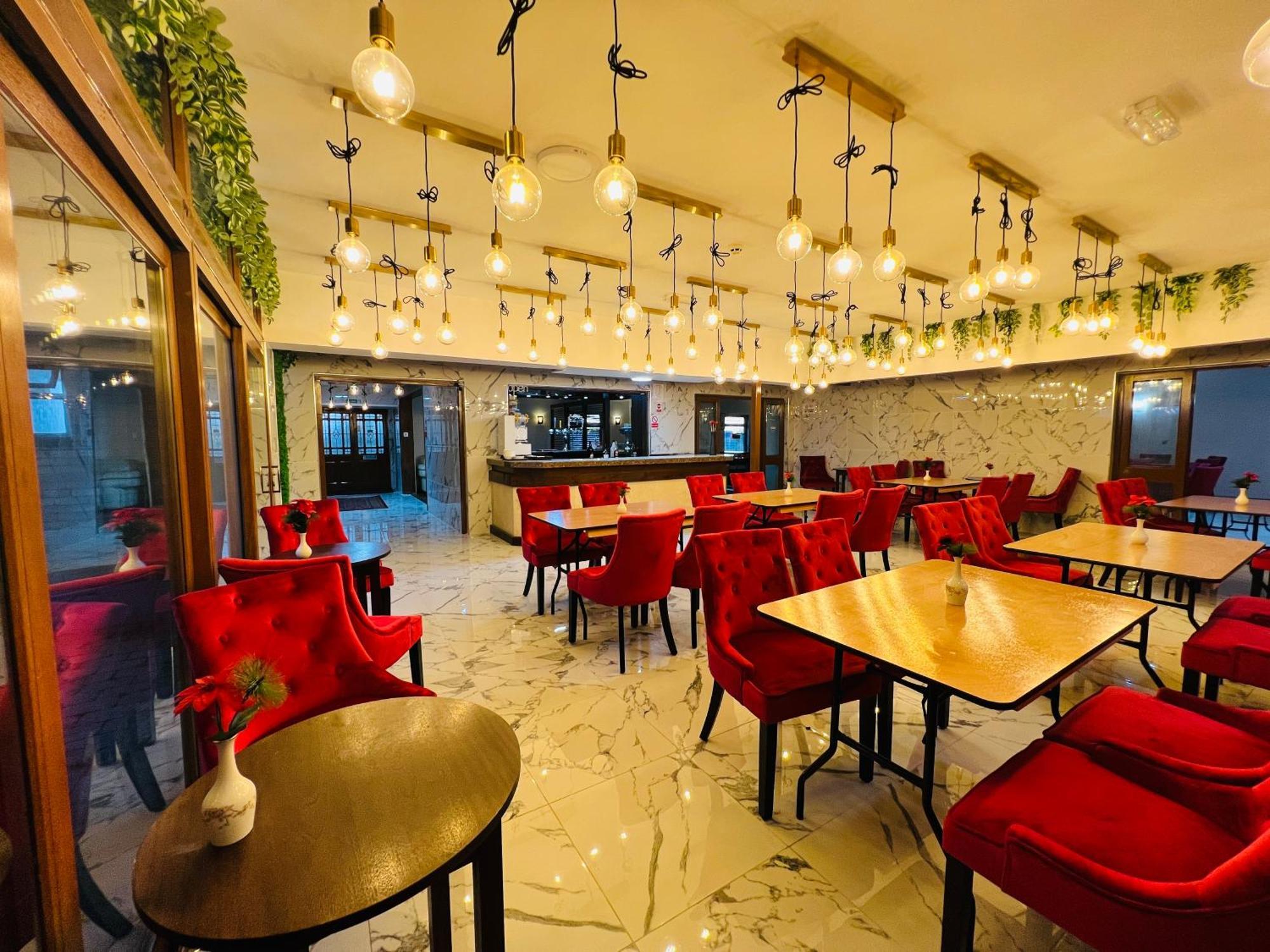 Papworth Everard Oyo Stay Inn Express, Cambridge מראה חיצוני תמונה