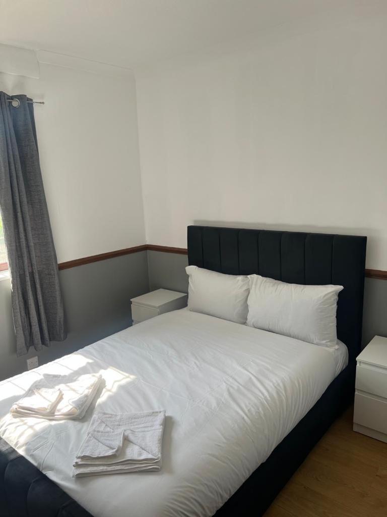 Papworth Everard Oyo Stay Inn Express, Cambridge מראה חיצוני תמונה