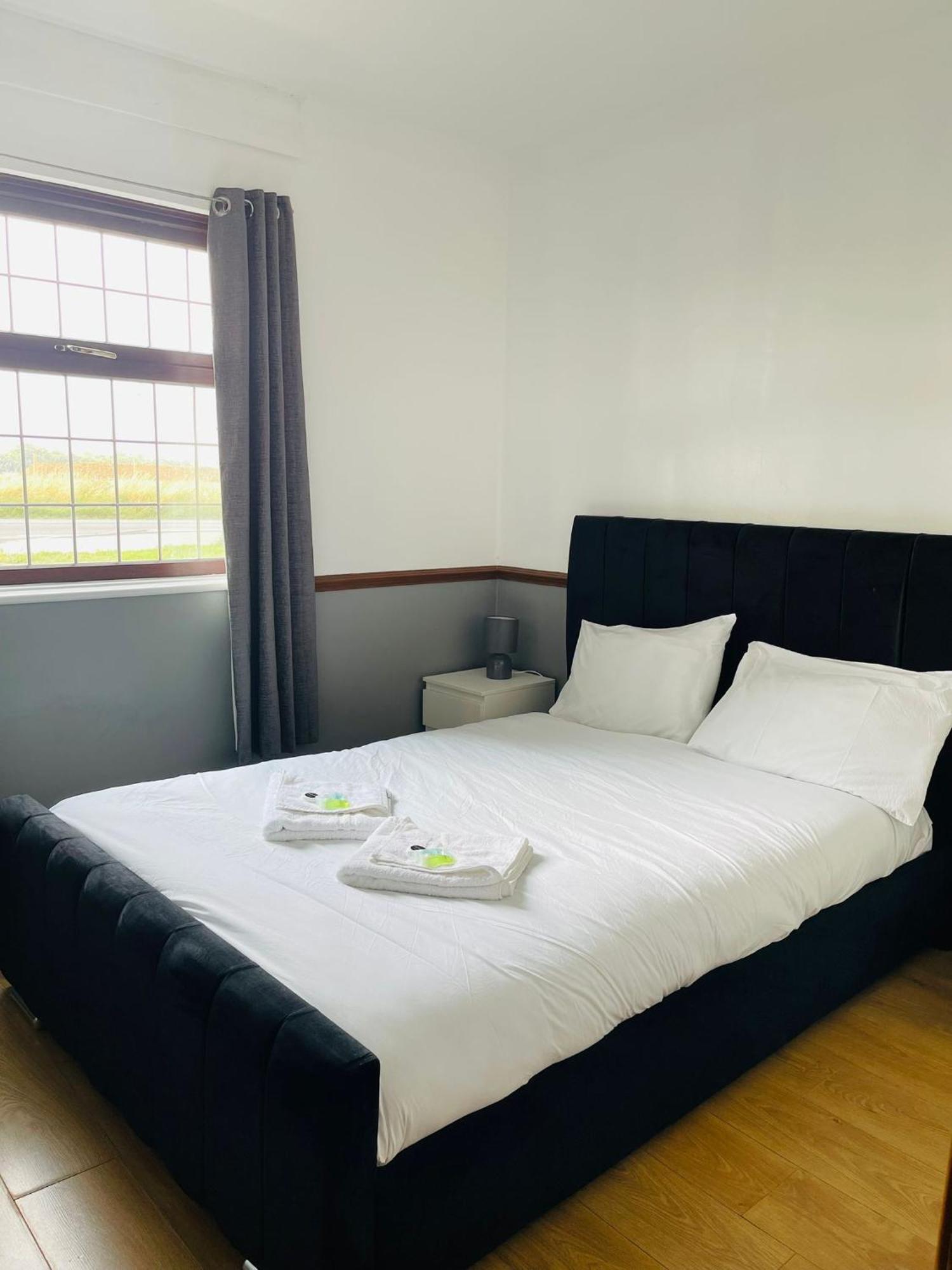 Papworth Everard Oyo Stay Inn Express, Cambridge מראה חיצוני תמונה