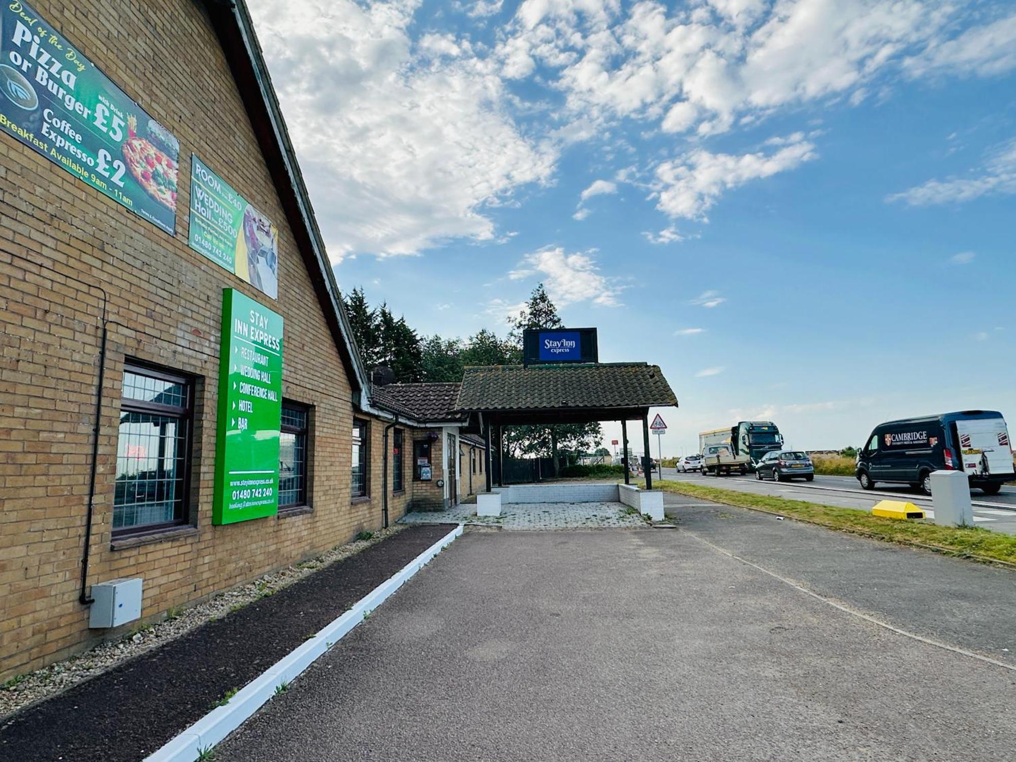 Papworth Everard Oyo Stay Inn Express, Cambridge מראה חיצוני תמונה