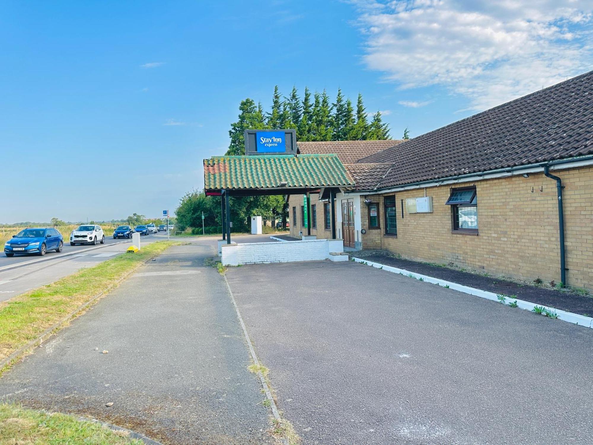 Papworth Everard Oyo Stay Inn Express, Cambridge מראה חיצוני תמונה